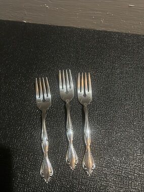 Oneida Silver-Tone Ornate Three-Prong Appetizer Forks